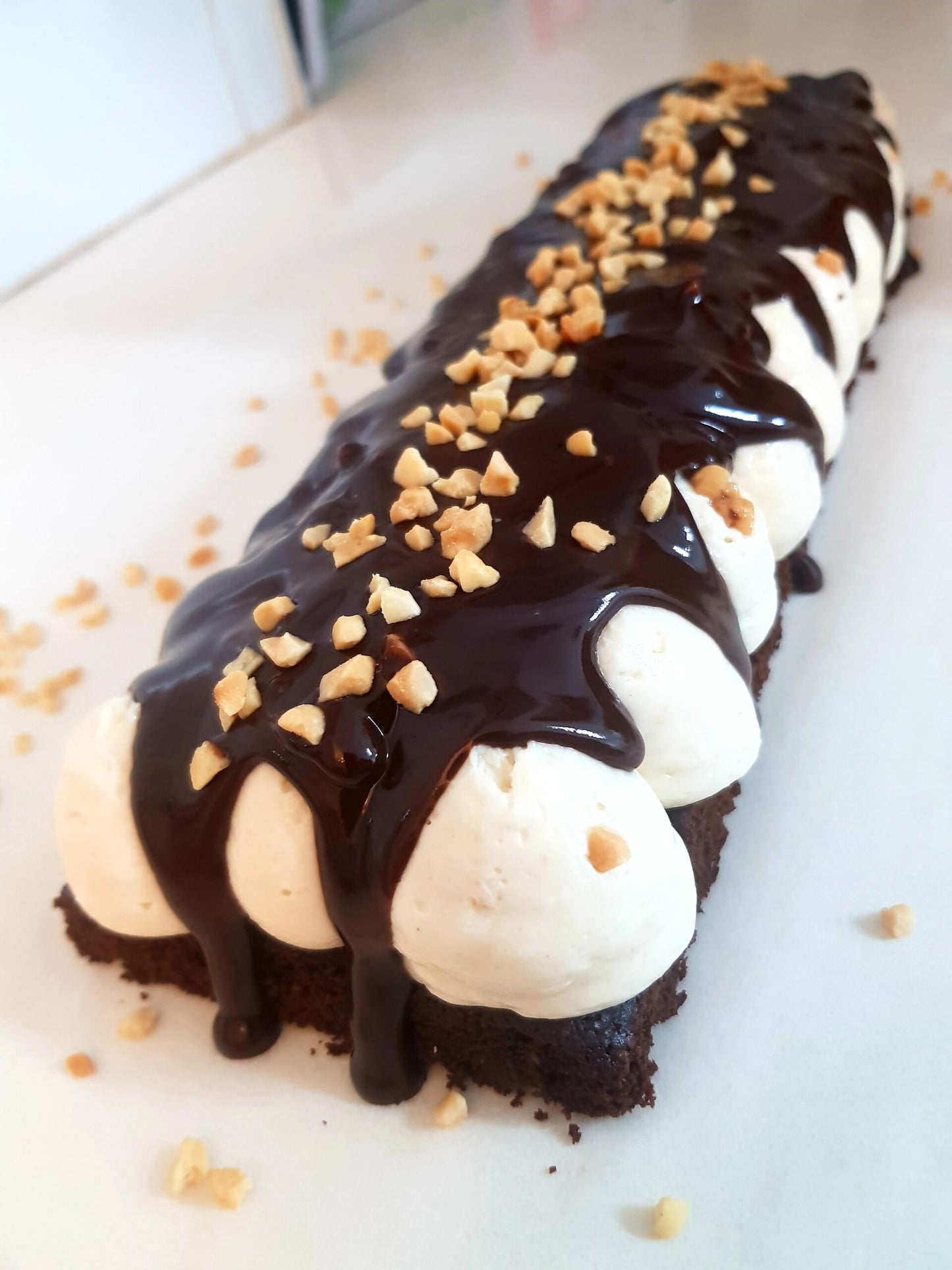 סניקרז בוטנים וקצפת מסקרפונה קיטוגנית